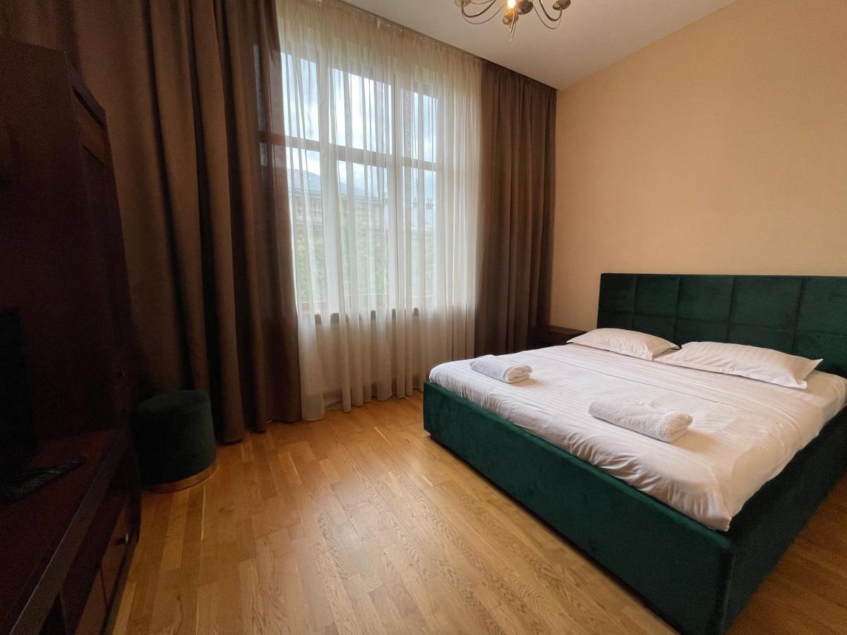 Avangard Qn Romana 26 Apart Lviv Buitenkant foto