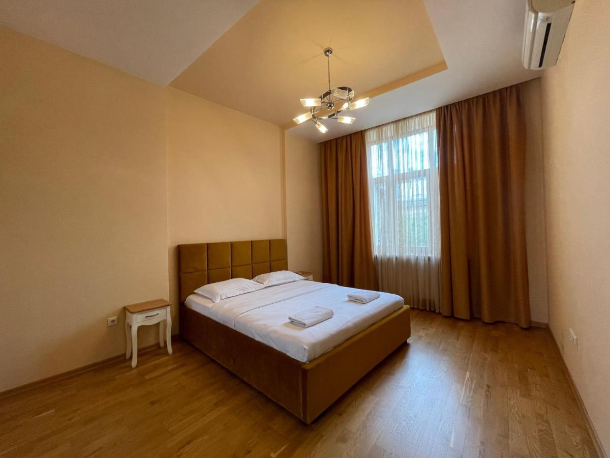 Avangard Qn Romana 26 Apart Lviv Buitenkant foto